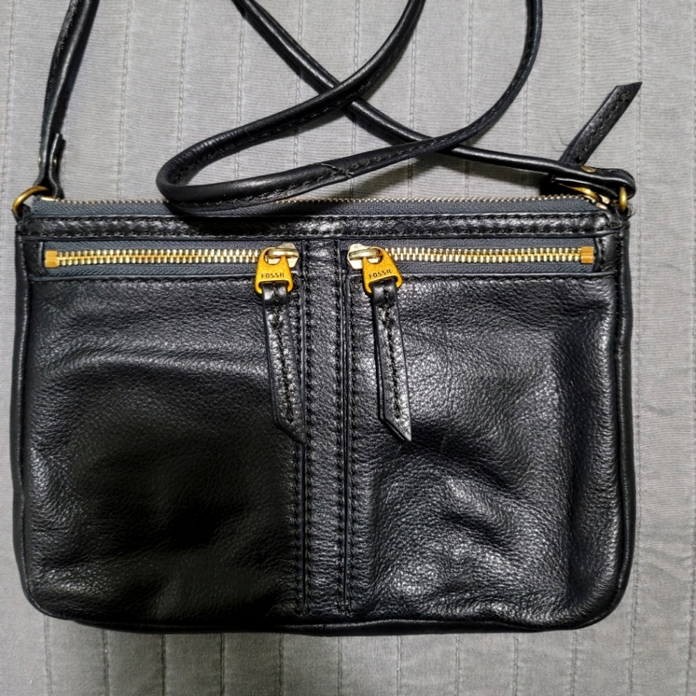 Fossil Crossbody Bag Color Black Excellent Condition.